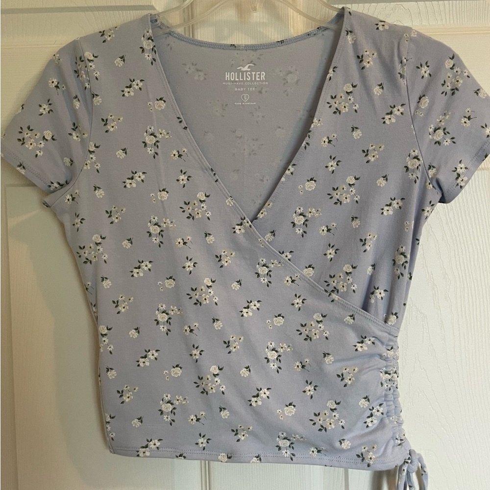 Hollister Women or Junior top